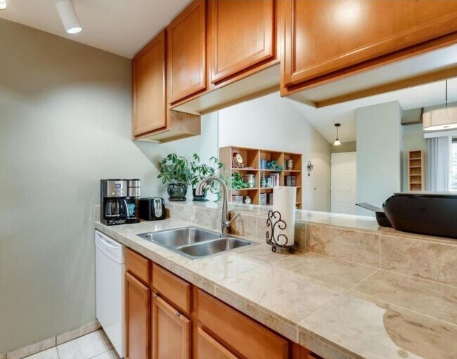 Foto del edificio - 1762 S Trenton St