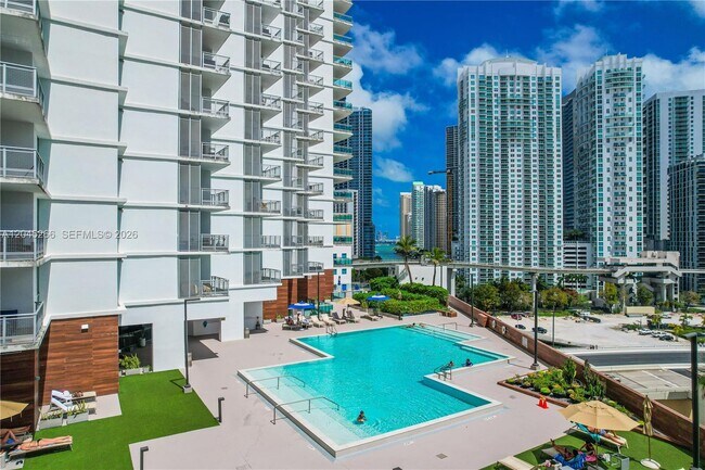 Foto del edificio - 350 S Miami Ave