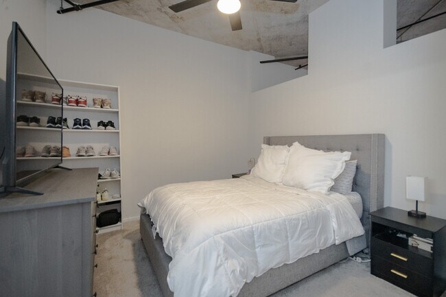 Foto del edificio - 933 W Van Buren St
