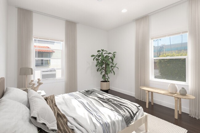 Building Photo - 714 N Van Ness Ave