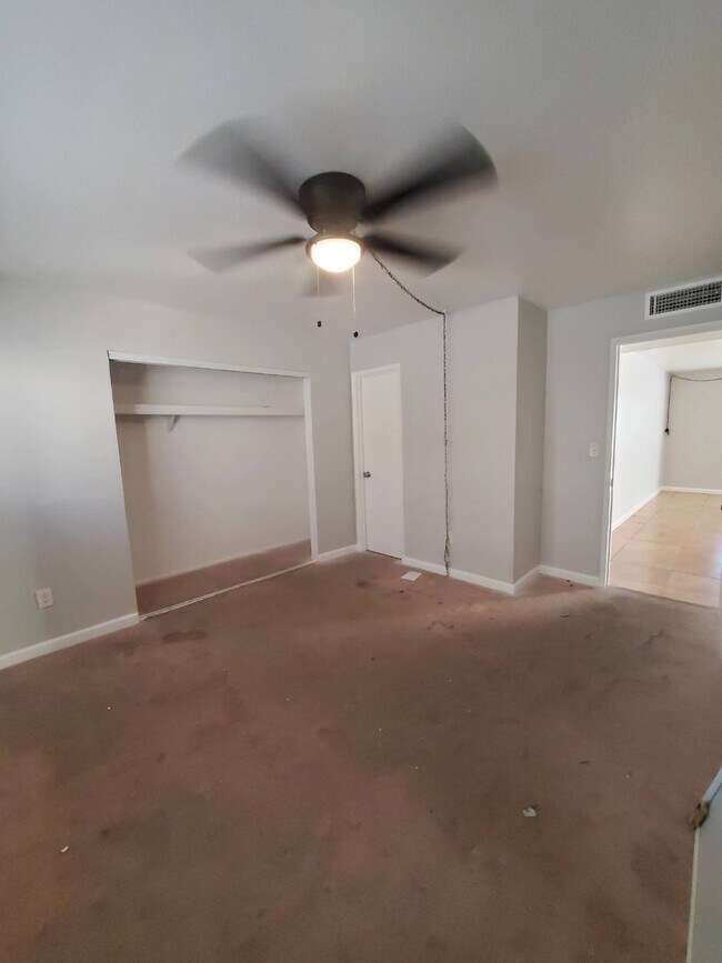 Foto del edificio - **Charming 2 Bedroom/1 Bathroom Apartment ...