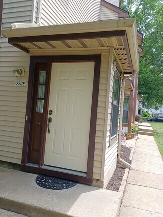 Building Photo - 2208 Clark Ct