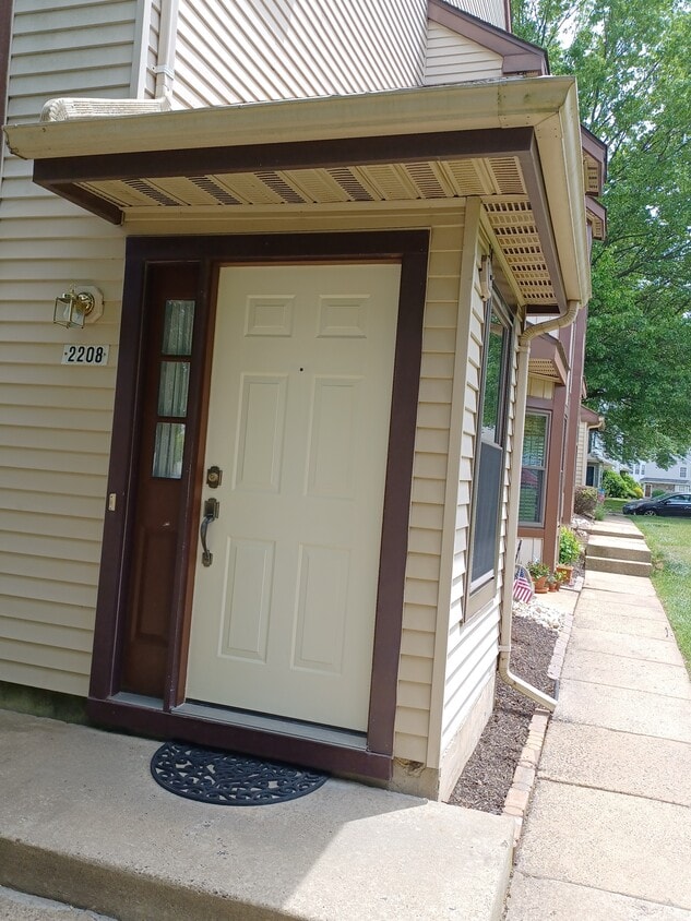 Private entrance - 2208 Clark Ct