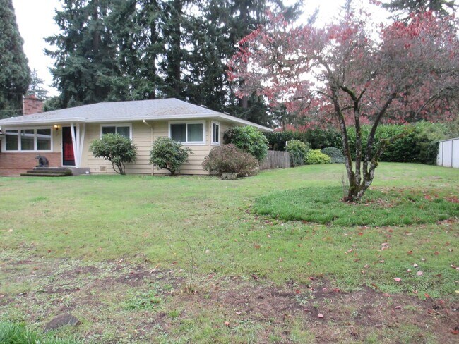 Building Photo - 3 bedrooms, 2 Baths Ranch Home with Large, Fenced Yard in the River Crest Neighborhood!