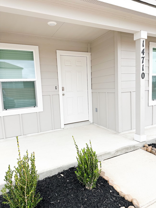 Foto del edificio - 14710 Candelabra Cactus