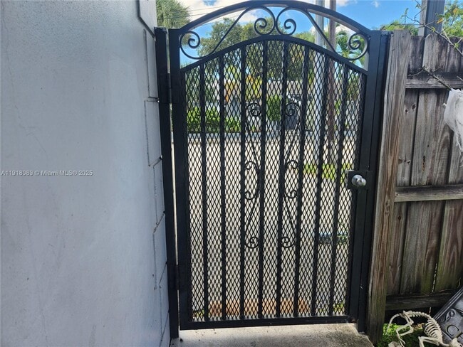 Foto del edificio - 210 SW 8th St