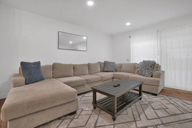 Building Photo - 5077 Gold Dr