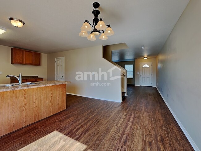 Building Photo - 2136 Summit Way