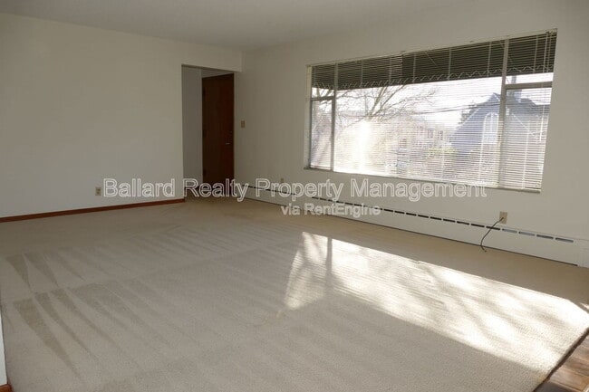 Building Photo - 722 N 47th St