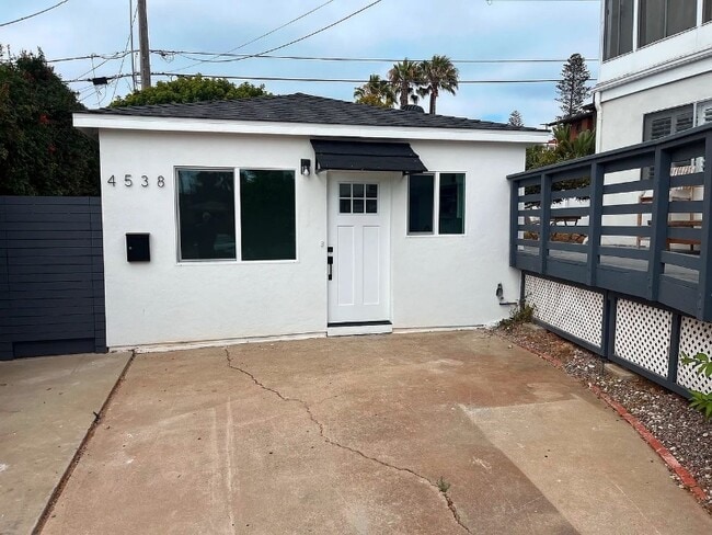 Building Photo - 4538 Tivoli St