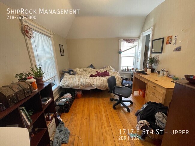 Foto del edificio - 1717 E 5th St