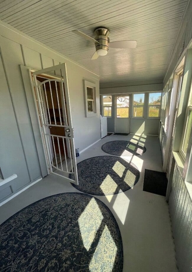 Building Photo - Spacious 3-Bed Home with Large Front & Backyard – Quiet Madera Living