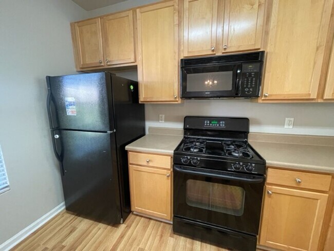 Foto del edificio - 804 Walnut Woods Dr