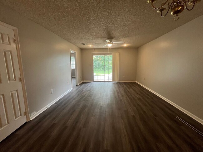 Foto del edificio - 2803 Fawnwood Cir