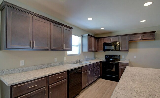 Foto del edificio - Large 3 bedroom duplex for rent in Battlefield, MO