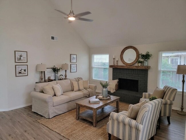 Foto del edificio - 6311 Diamond Rock Dr