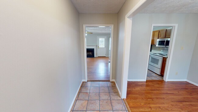 Building Photo - Charming Single-Level 3 Bedroom Home Close...