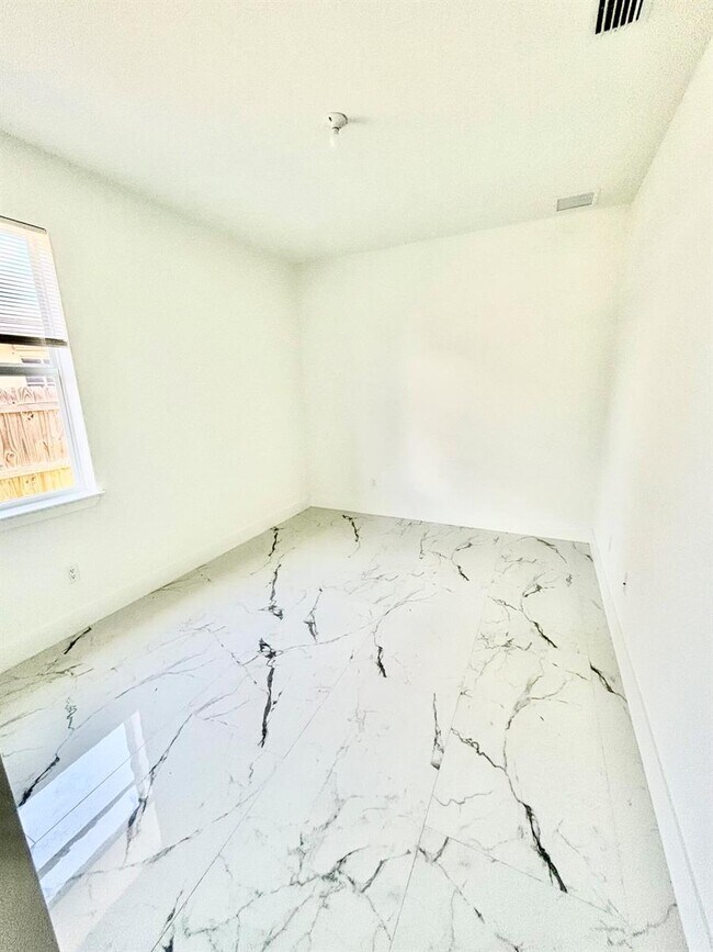 Foto del edificio - 1192 Highview Rd