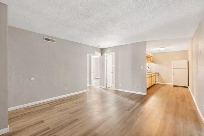 Foto del edificio - 865 S Douglas Ave