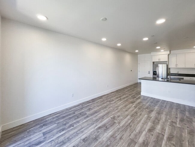 Building Photo - Modern 2BD Fremont Condo – EV Charger, Bal...