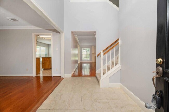 Foto del edificio - 15127 Greenleaf Ln