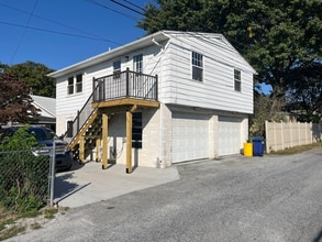 Building Photo - 216 Redwood St