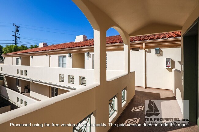 Building Photo - Stylish 3-Bedroom Condo in Gated Torrance ...