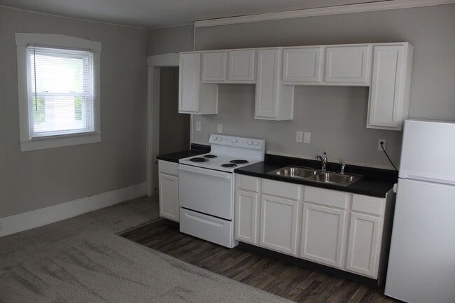 Building Photo - Cute Maintenace Free 1 BR in North Salem!