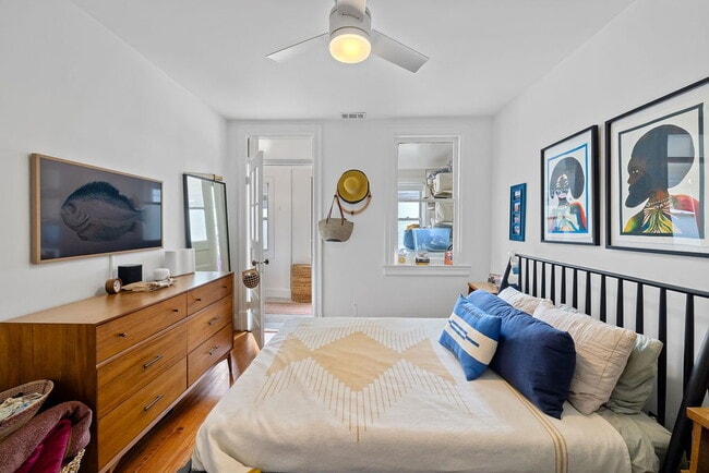 Building Photo - Beautiful, Spacious and Convenient in the HEART of DC