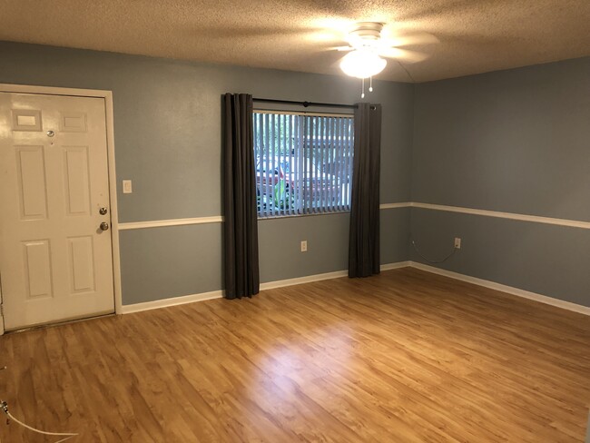 Foto del edificio - 1130 N Lake Parker Ave