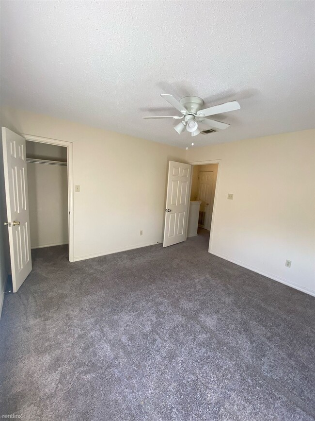 Building Photo - 2 br, 1.5 bath Duplex - 36 South Church St...