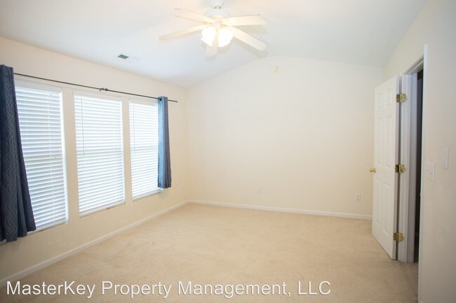 Building Photo - 3 br, 2.5 bath House - 302 Walnut Woods Drive