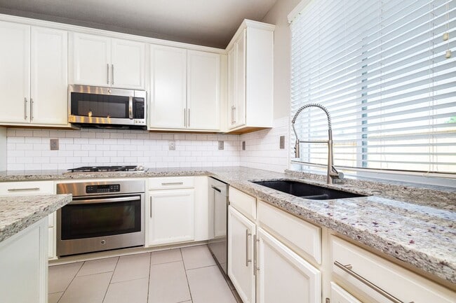 Building Photo - 9733 Tribeca Dr