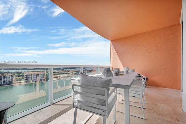 Foto del edificio - 300 South Pointe Dr