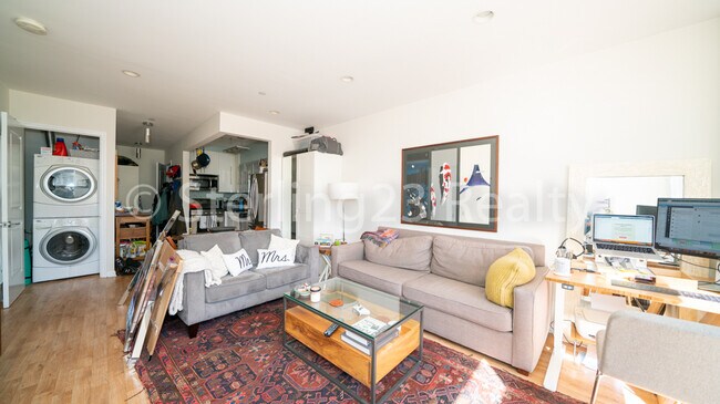 Foto del edificio - 2715 27th St
