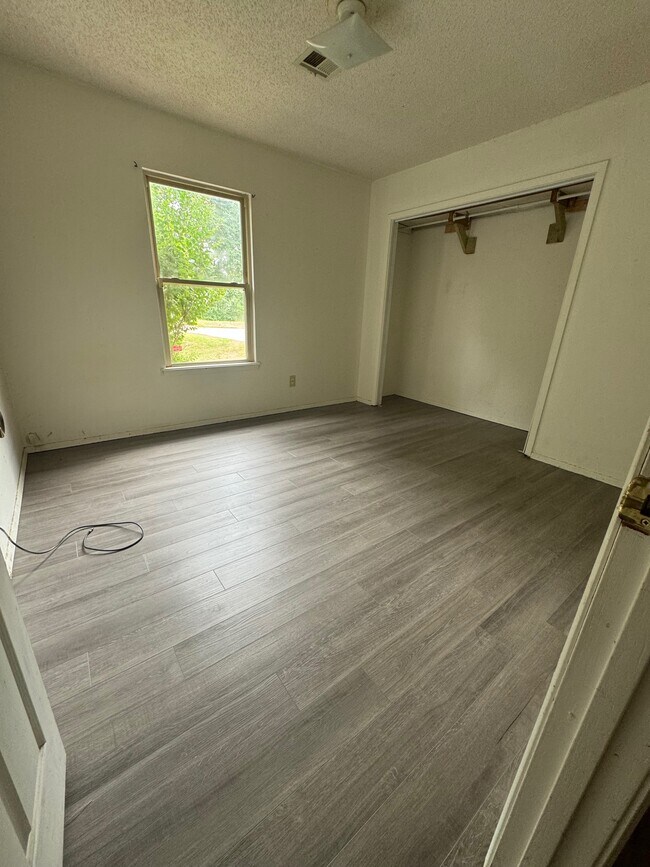 Building Photo - 4906 Vena Ln