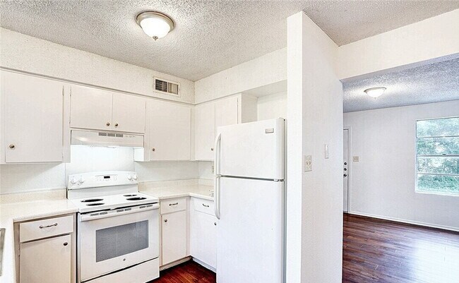 Foto del edificio - 728 Martindale Rd
