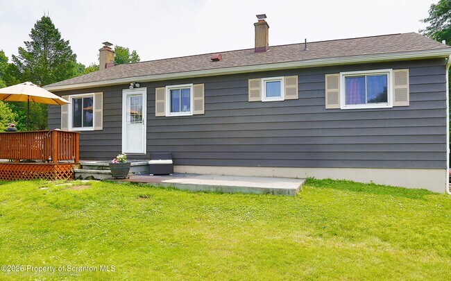 Foto del edificio - 139 Leach Hill Rd