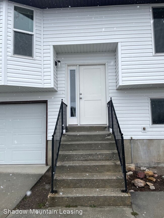 Building Photo - 3 br, 1 bath House - 9030 S Kenyon Cir