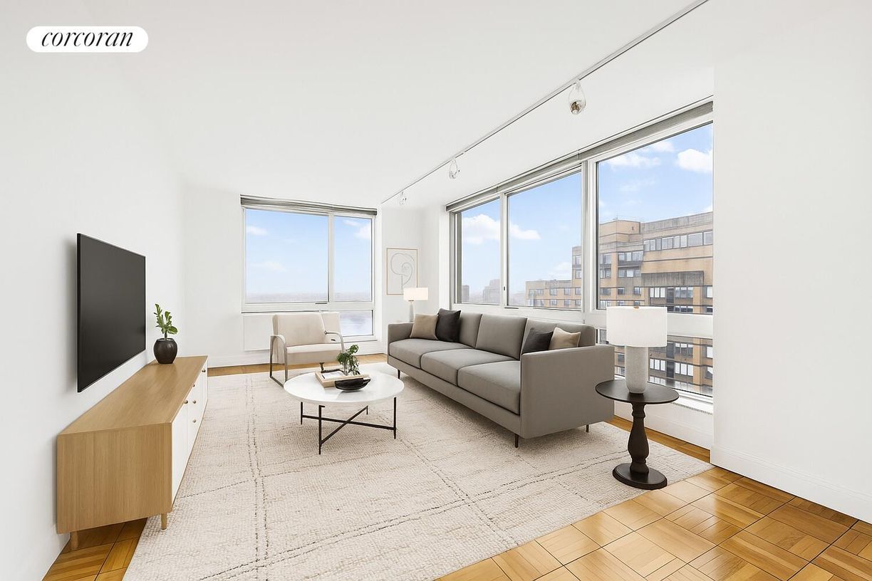 Foto principal - 215 E 96th St