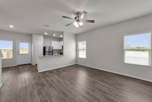 Foto del edificio - Newly Built 3BR/2.5BA Duplex – Private Backyard & Modern Finishes