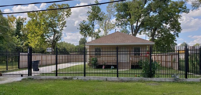 Foto del edificio - 3507 E Lockwood Dr