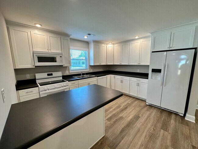 Foto del edificio - 68 W. First Ave-Duplex