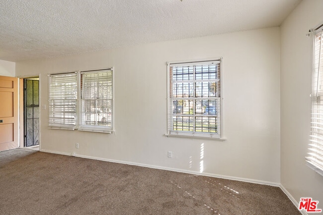 Building Photo - 1634 W 52nd St