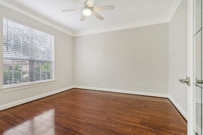 Building Photo - 12611 Brookfield Park