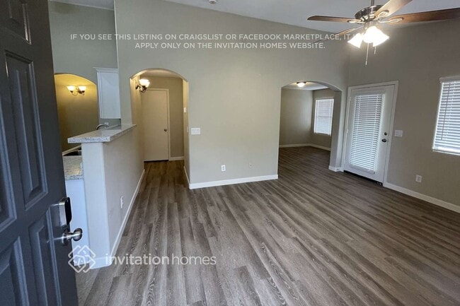 Building Photo - 12809 W Roanoke Ave