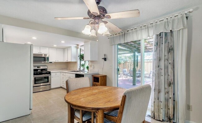 Foto del edificio - Charming Tualatin home on corner lot!