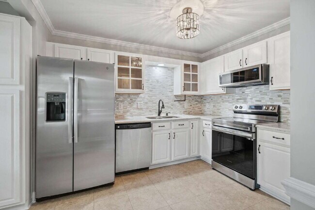 Foto del edificio - Stunning North Raleigh Townhome
