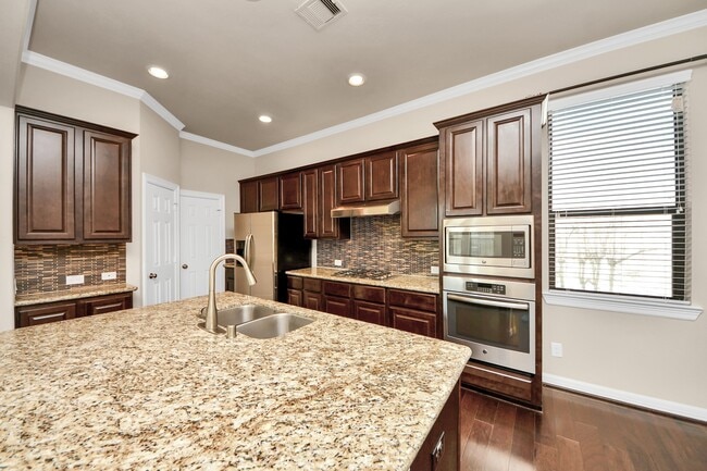 Building Photo - 2707 King's Retreat Cir