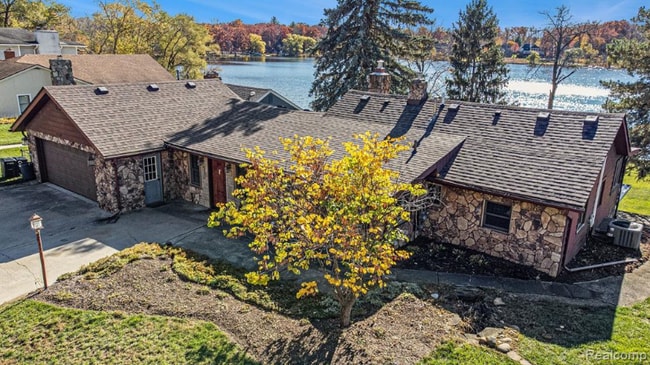 Building Photo - 2739 Lakeridge Ave